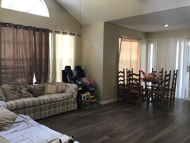 Building Photo - 2 Bedrm (Tradewinds) Condo For Rent ***SEE...
