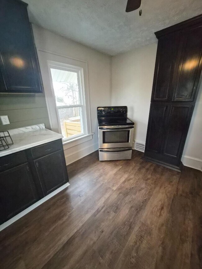 Building Photo - 323 Bedford Ave NW