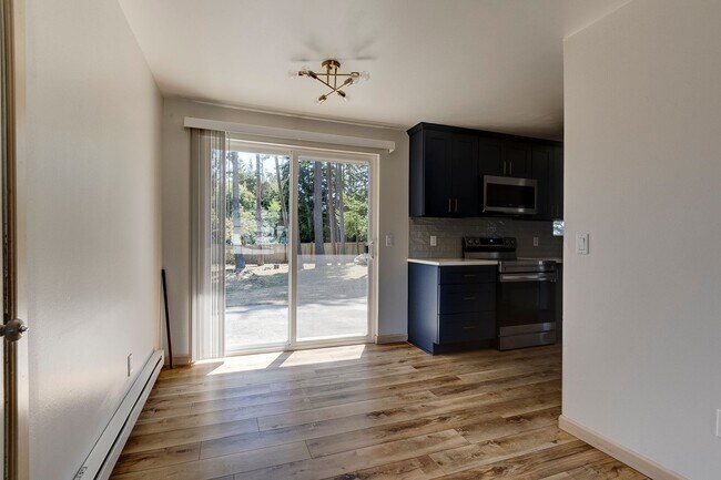 Building Photo - Single Level Pet Friendly Home near Ft. Nu...