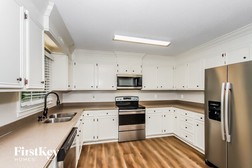 Building Photo - 6917 Forest Manor Dr