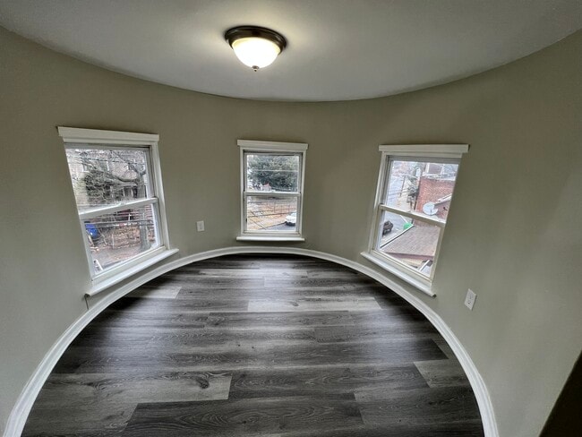 Building Photo - 544 Sanford Ave