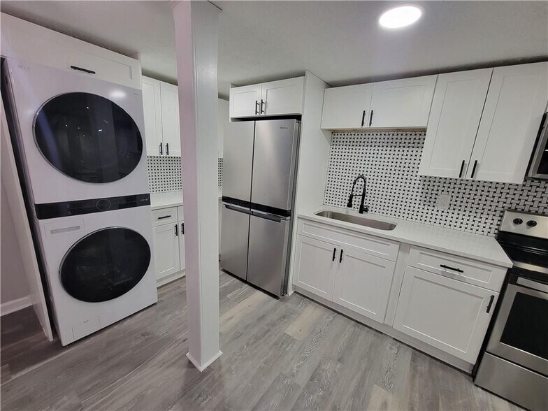 Building Photo - 783 Rebecca St NW