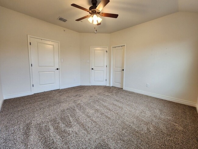 Building Photo - 3/2.5/1.5 Fourplex with Granite Countertops, 9ft Ceilings, Fridge, Washer, Dryer / NBISD