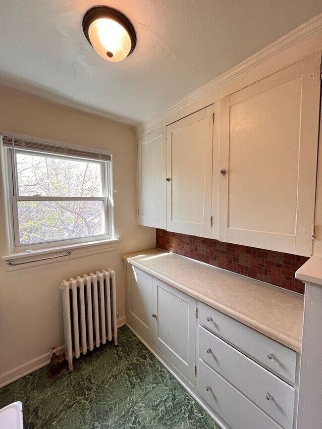 Building Photo - Cozy 1-Bedroom Apartment - Prime Location ...