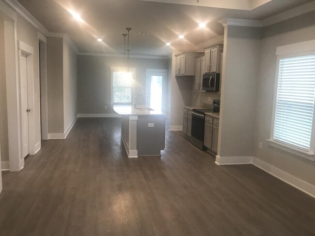 Building Photo - 456 Pemberton Ln