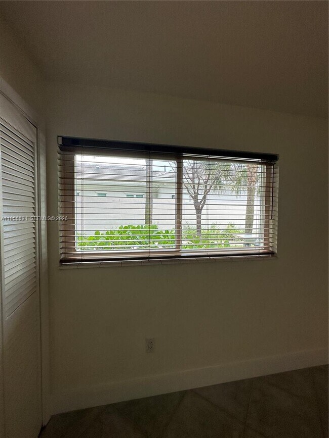 Building Photo - 2115 NE 37th Dr