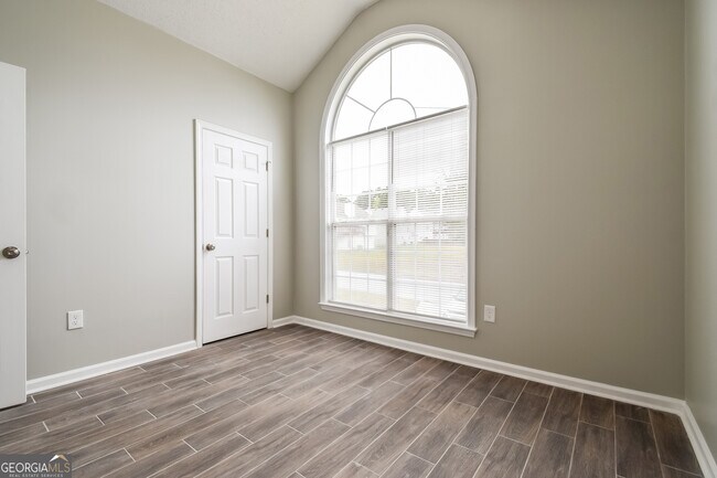 Building Photo - 9407 Rollinghills Dr