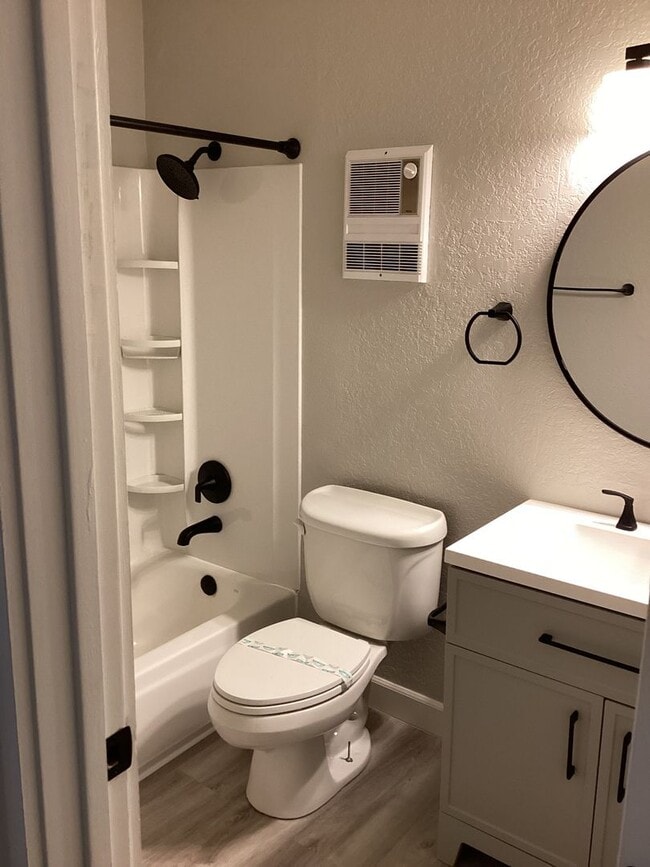 Building Photo - BEAUTIFUL - REMODELED 2 BEDROOM/1 BATH CON...