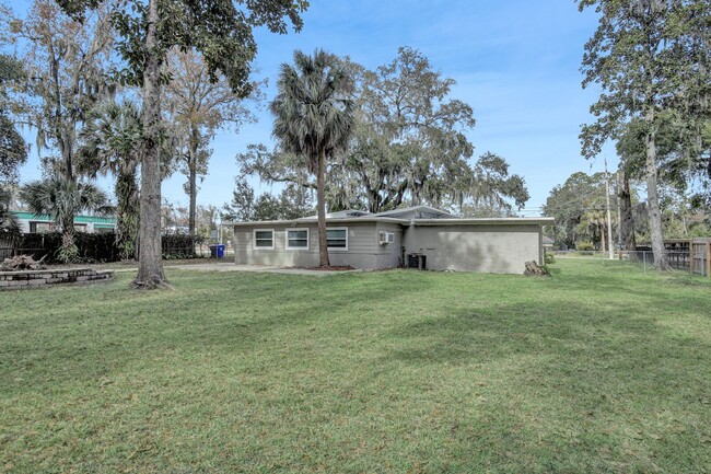 Building Photo - Newly renovated 3 bedroom/1 bathroom home ...