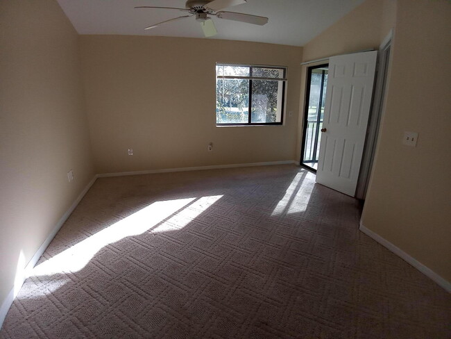 Building Photo - 1237 Country Club Dr