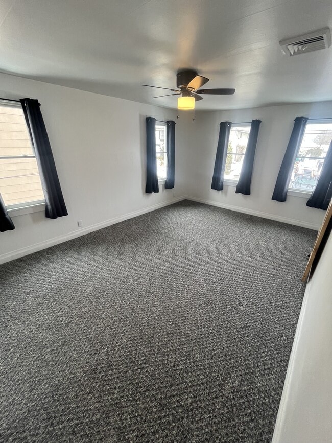 Building Photo - 303 W Main St