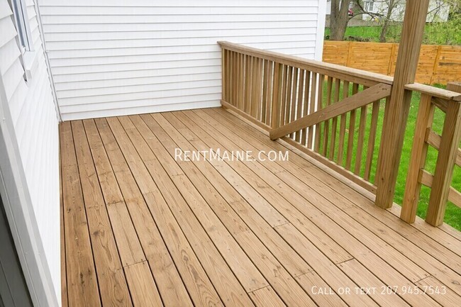 Building Photo - 454 S Main St