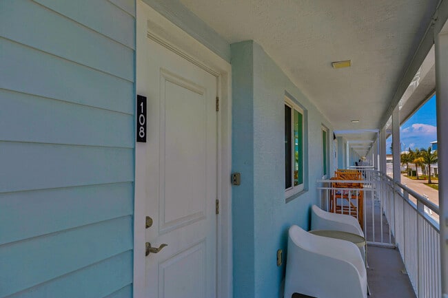 Building Photo - 10877 Overseas Hwy