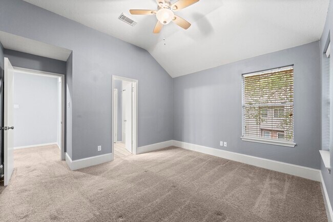 Building Photo - 17 E Willowood Ct