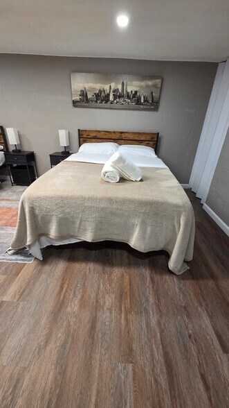 Building Photo - 1421 S Carey St