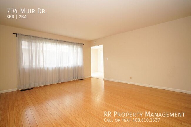Building Photo - 704 Muir Dr