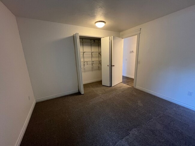 Building Photo - 3 Bed, 2 Bath with Garage in Sudden Valley