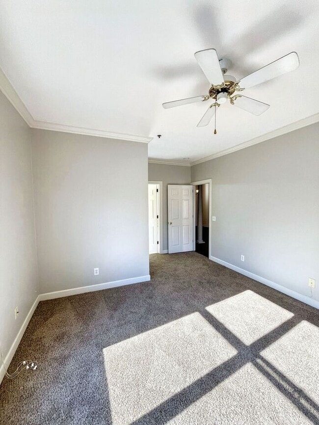 Building Photo - Lovely 1 Bed & 1.5 Bath Condo in Nashville...