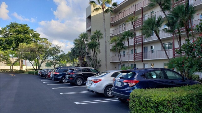 Building Photo - 2216 N Cypress Bend Dr