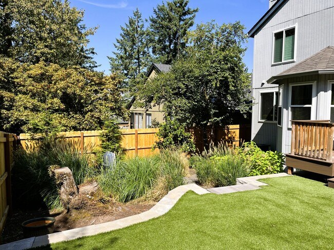 Building Photo - Bright & Spacious 3-Bedroom Home – Ideal f...