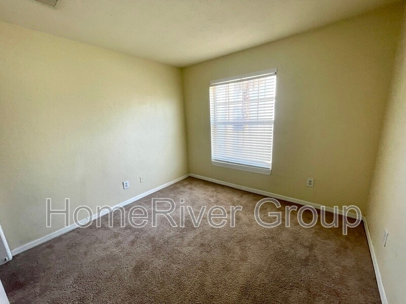 Building Photo - 8517 Lincoln Cove Dr