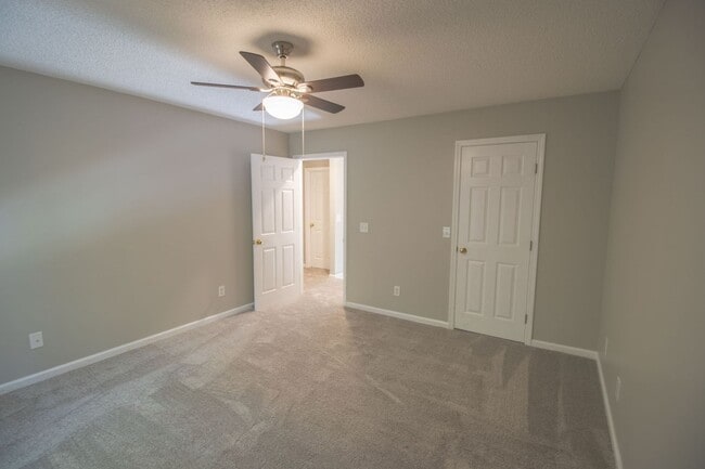 Building Photo - Henderson Townhomes