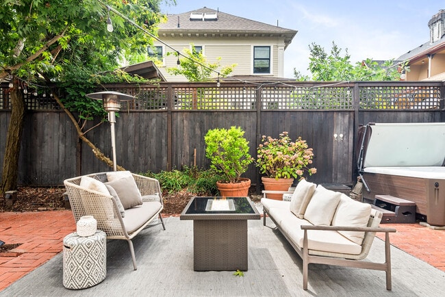 Building Photo - 2234 NW Johnson St