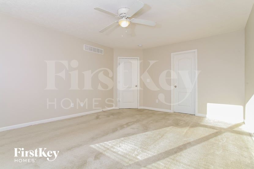 Building Photo - 3277 Blue Springs Dr