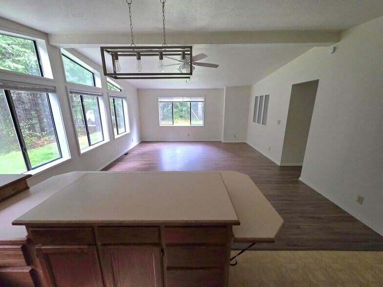 Building Photo - 20835 Valsetz Rd