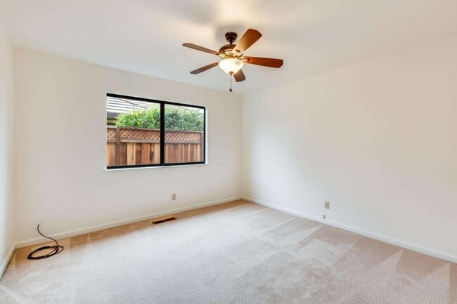 Building Photo - 431 Paul Dr