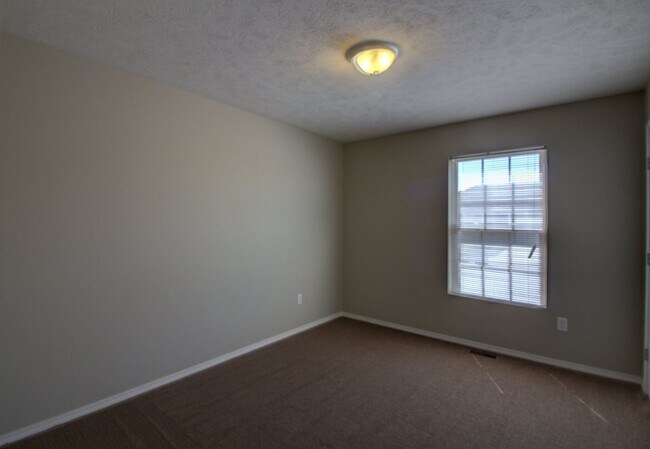 Building Photo - 1158 S Strasbourg Ave