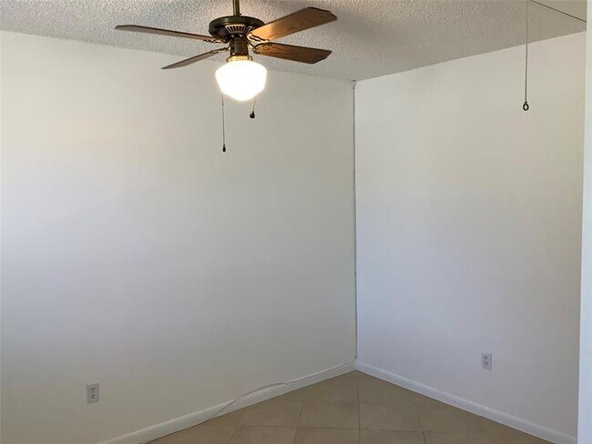 Building Photo - 10128 Boca Bend E
