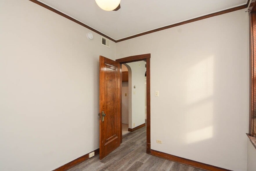 Building Photo - 3619 N Paulina St