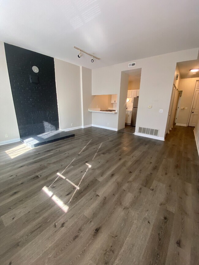 Building Photo - 911-A Geyer