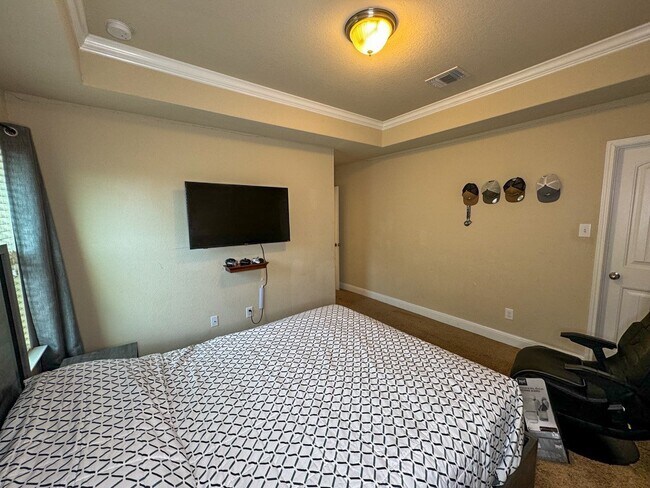 Building Photo - 809 Alpino