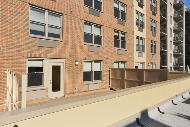 Building Photo - 123 44th St