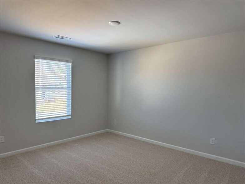 Building Photo - 111 Woodside Ct