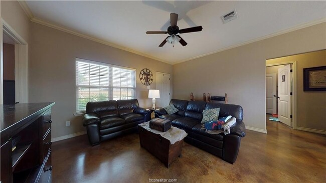 Building Photo - 412 Deacon Dr