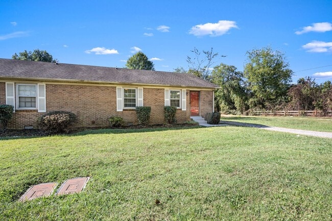 Building Photo - 2 Bedroom 1 Bath located on Veterans Parkw...