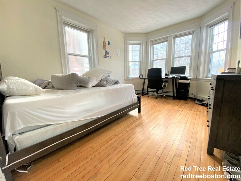 Building Photo - 71 Babcock St