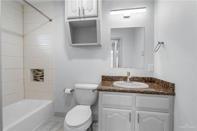 Building Photo - 13 Dana Dr