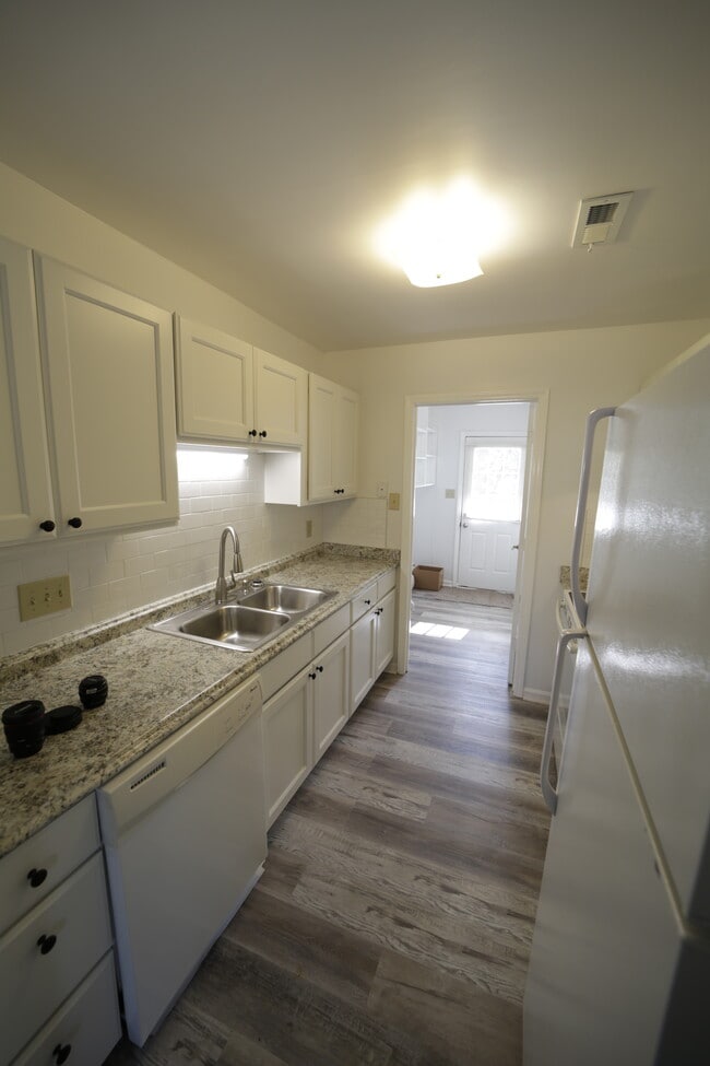 Building Photo - 7909 Carmel Rd