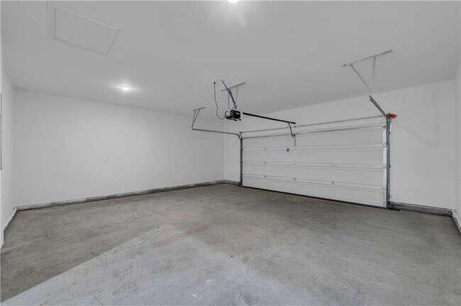 Building Photo - 869 York Aly