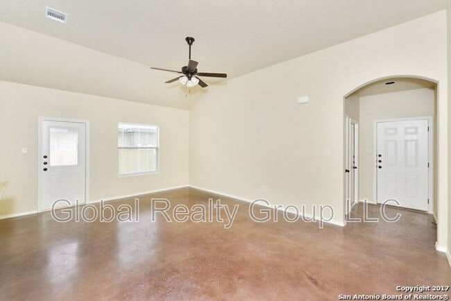 Building Photo - 2557 Pahmeyer Rd