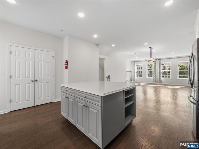 Building Photo - 18 Litchfield Ln