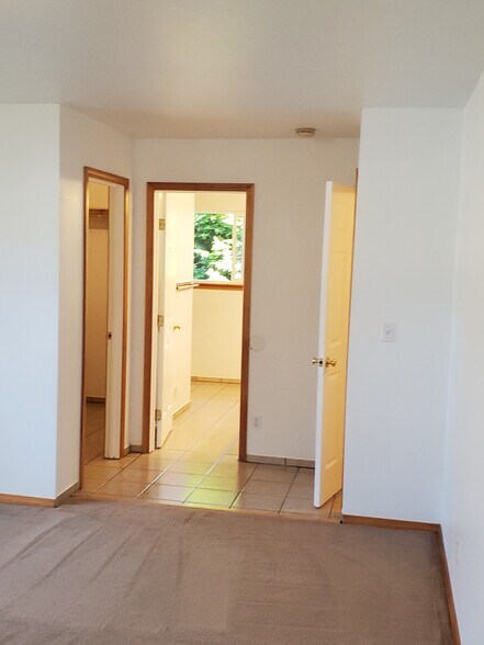 Building Photo - 6442 Shire Estate Pl NE