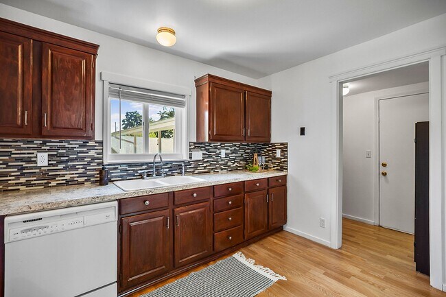 Building Photo - 6609 Elliott Way