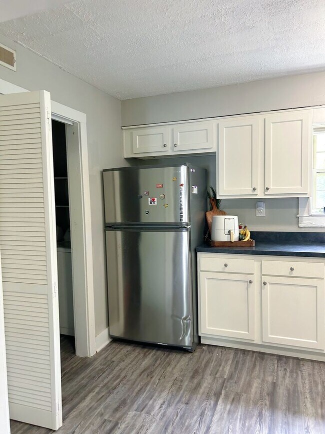 Building Photo - PRE- LEASING for 26-27