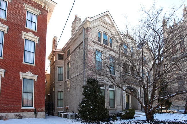 Building Photo - Evers House