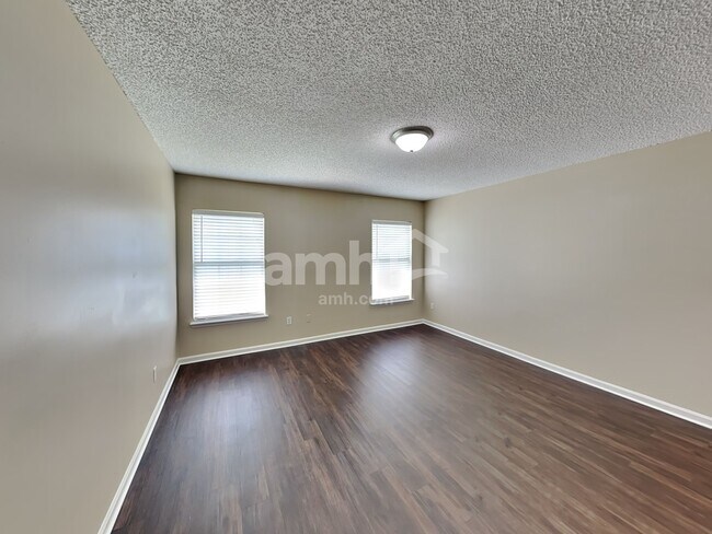 Building Photo - 1767 Saw Lake Dr